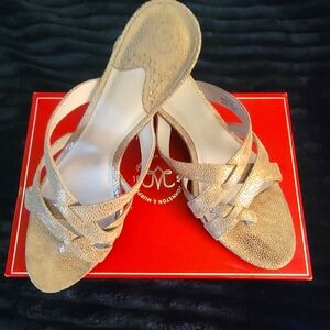 EUC Johnston & Murphy Katy Thong Champagne Metallic Print Suede Sandals - Size 9